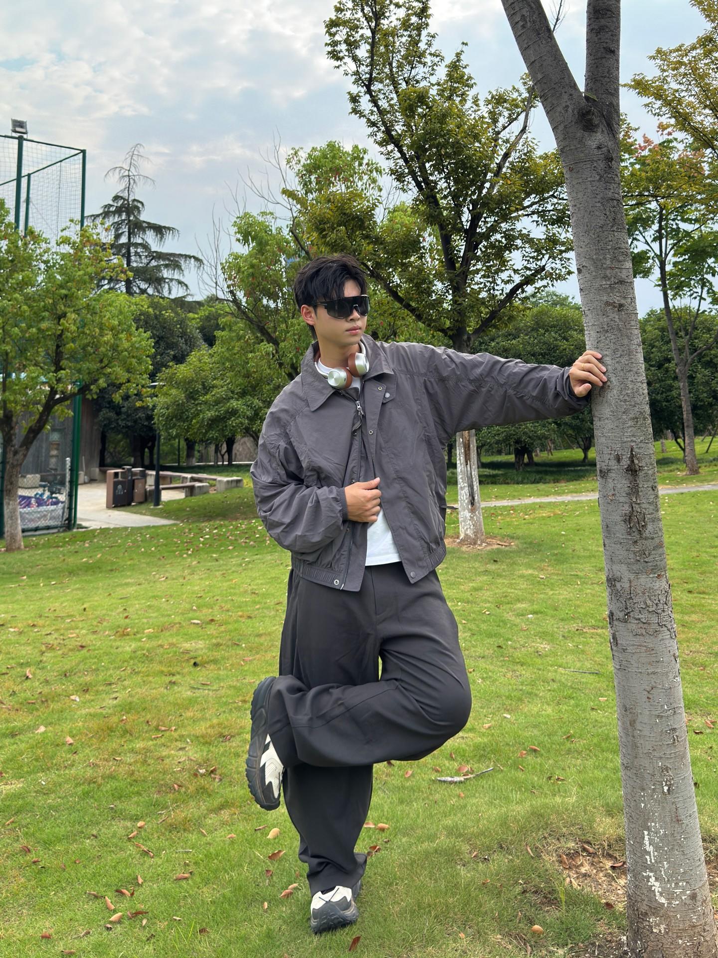 早秋山系look|低调耐看同色系工装